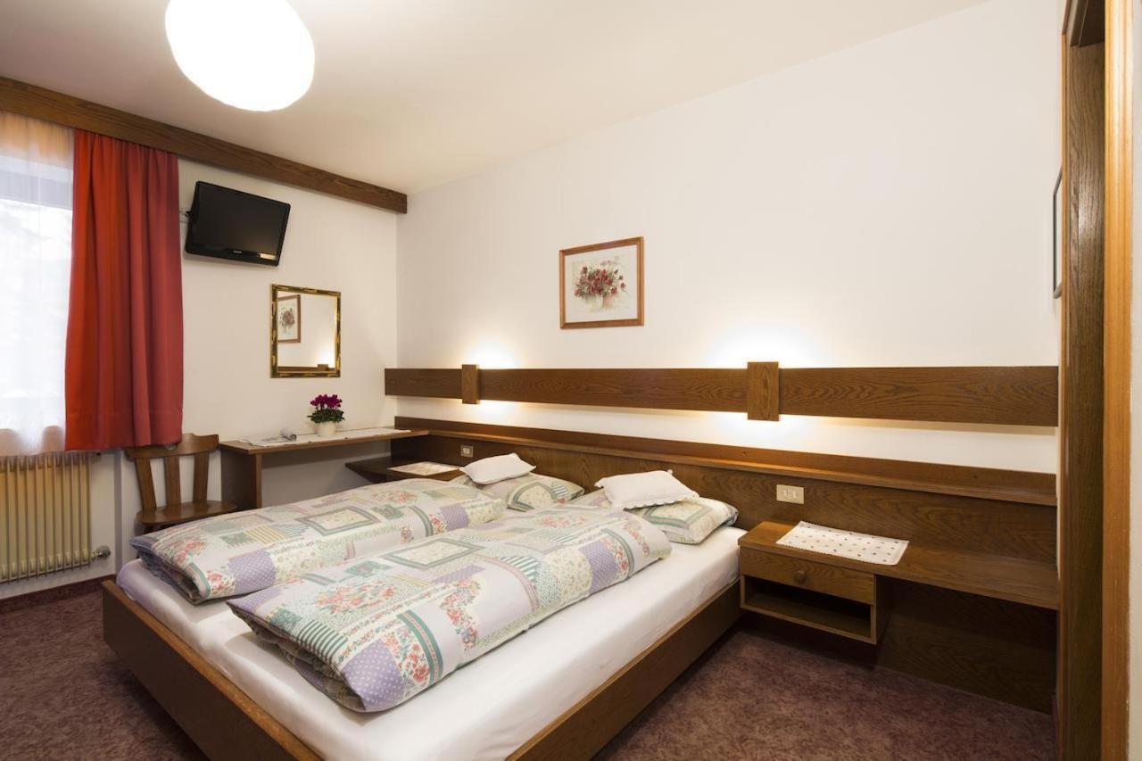 Ciasa Iris Hotel Colfosco Cameră foto