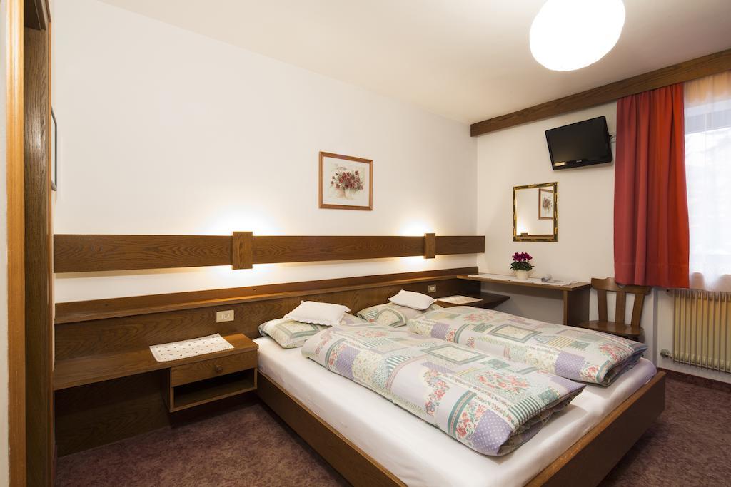 Ciasa Iris Hotel Colfosco Cameră foto