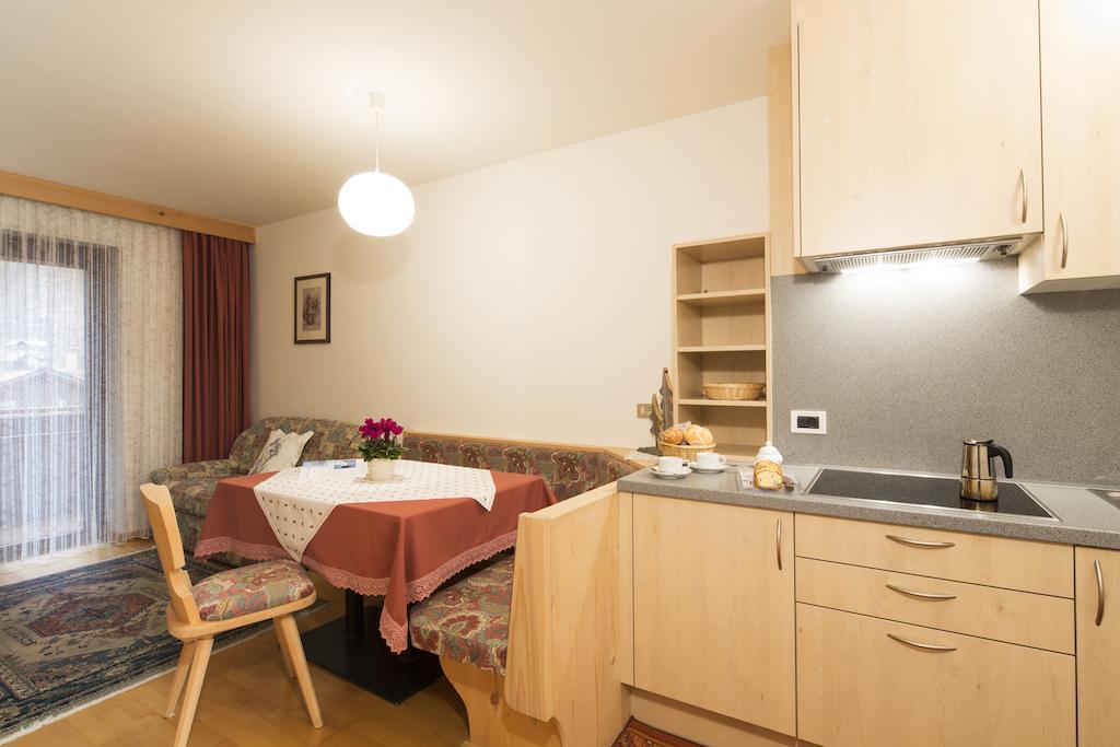 Ciasa Iris Hotel Colfosco Cameră foto
