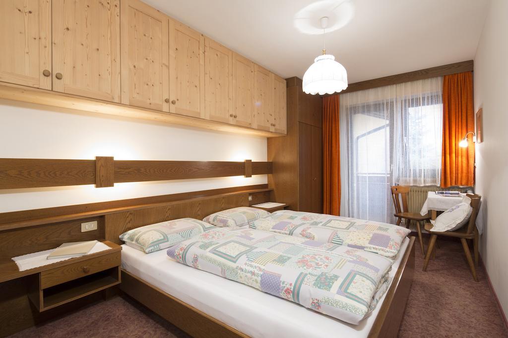 Ciasa Iris Hotel Colfosco Cameră foto