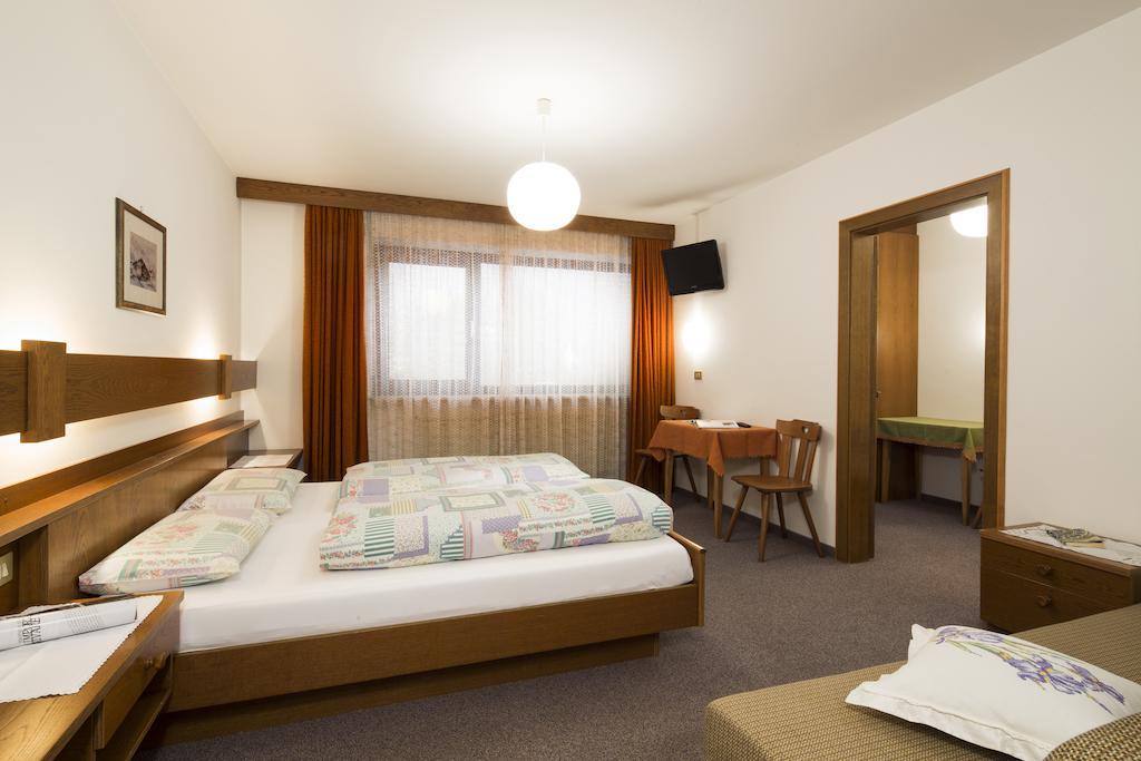Ciasa Iris Hotel Colfosco Cameră foto